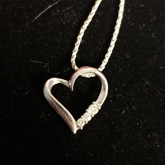 Heart Shaped Pendant Necklace - Picture 2 of 3
